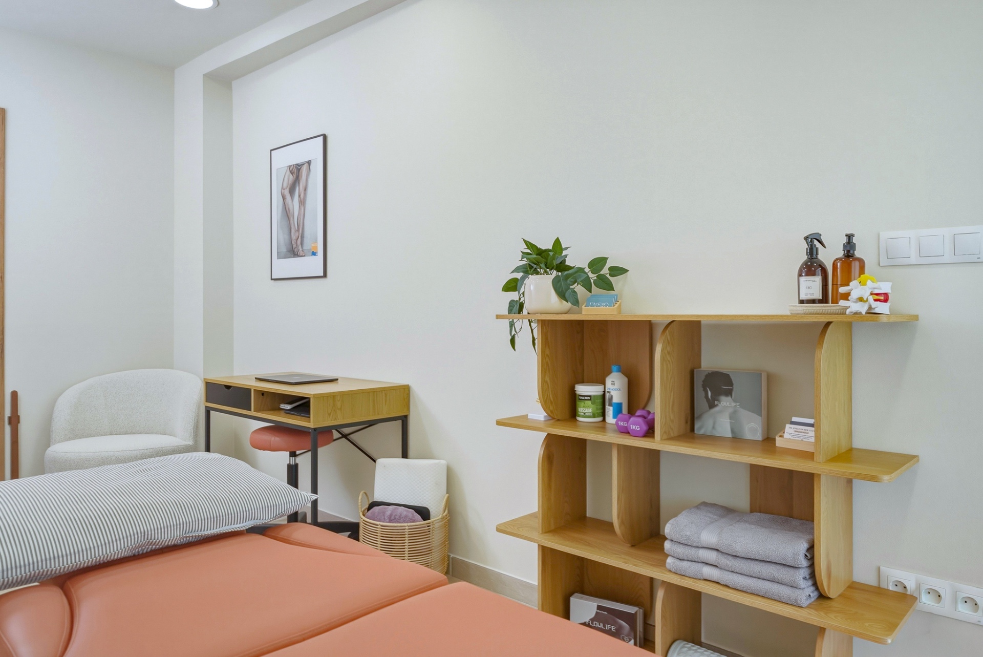 Physio Flora clinic treatment room