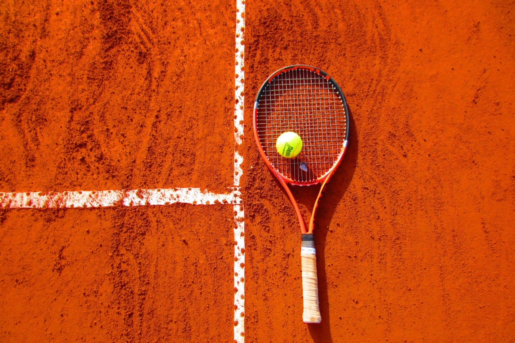 Hamstring strain: why summer padel and tennis cause this injury on the Costa del Sol and how to recover properly