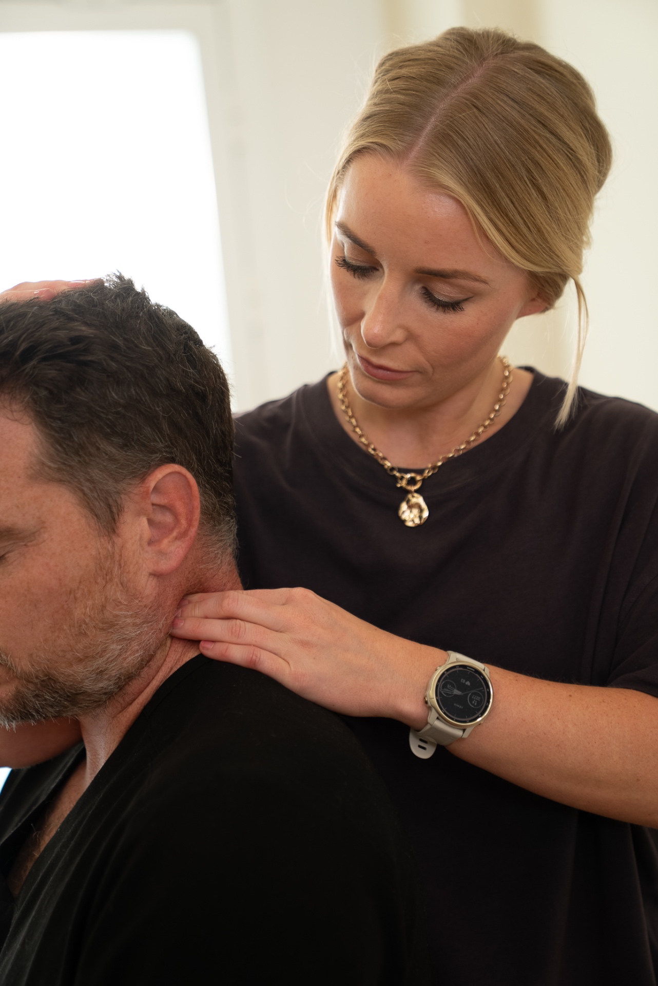 Neck and upper-back manual therapy at Physio Flora